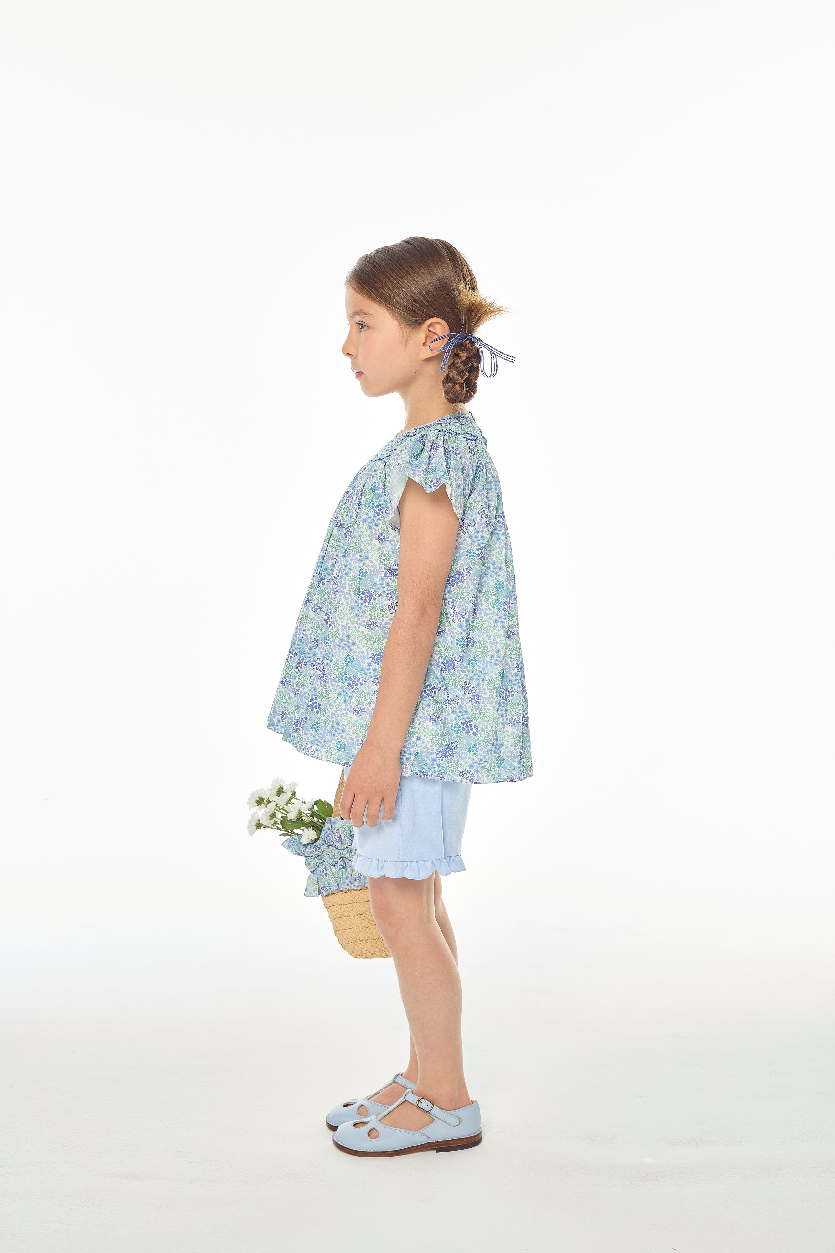 Bergénie, blouse à smocks, imprimé fleuri bleu vif