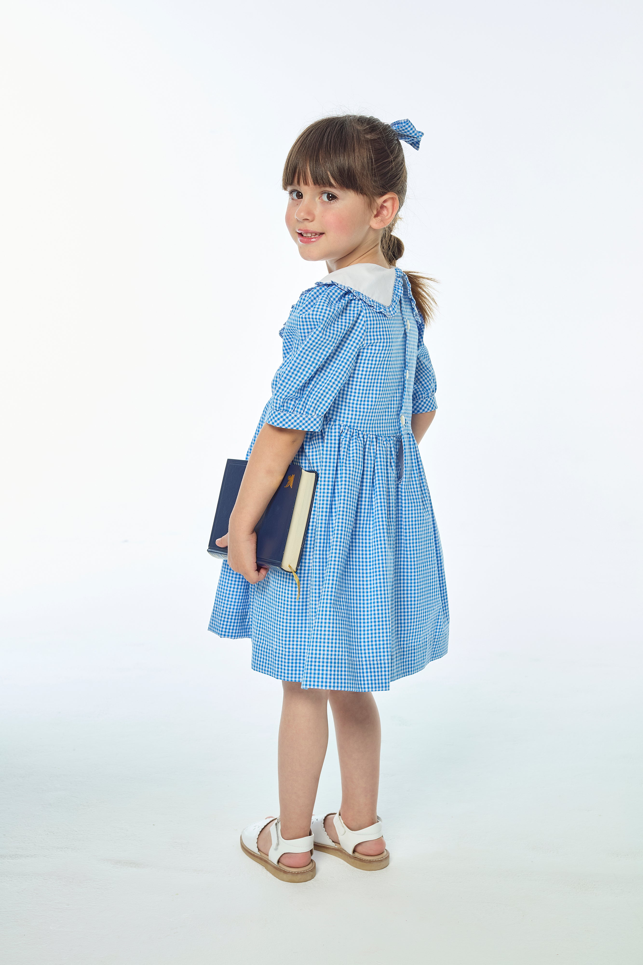 Swanille, robe brodée en vichy bleu