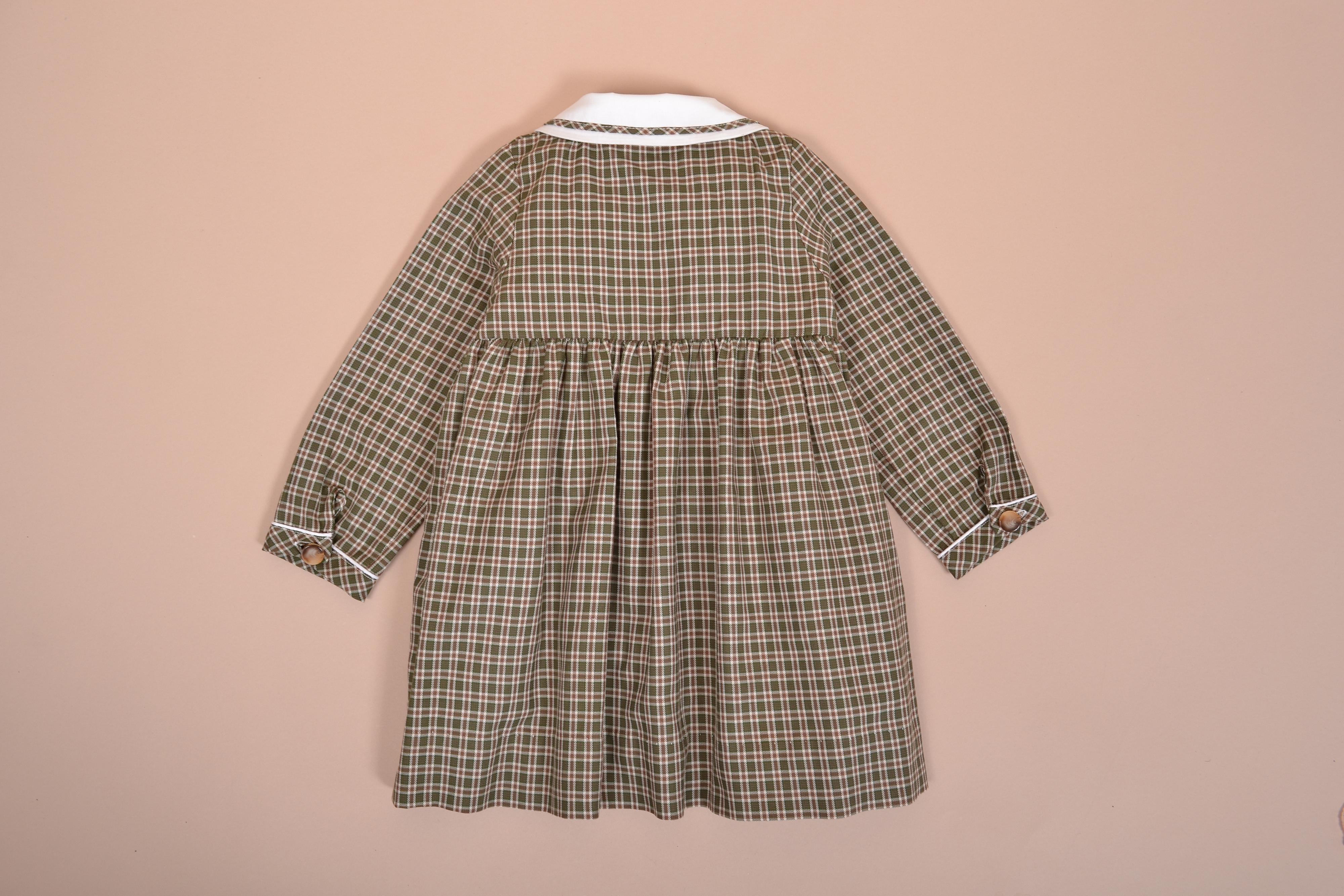 Ambre, Robe droite à manches longues, col châle, ouverture croisée, en Tartan kaki - Ambre, Straight long-sleeved dress, shawl collar, double-breasted opening, in khaki Tartan