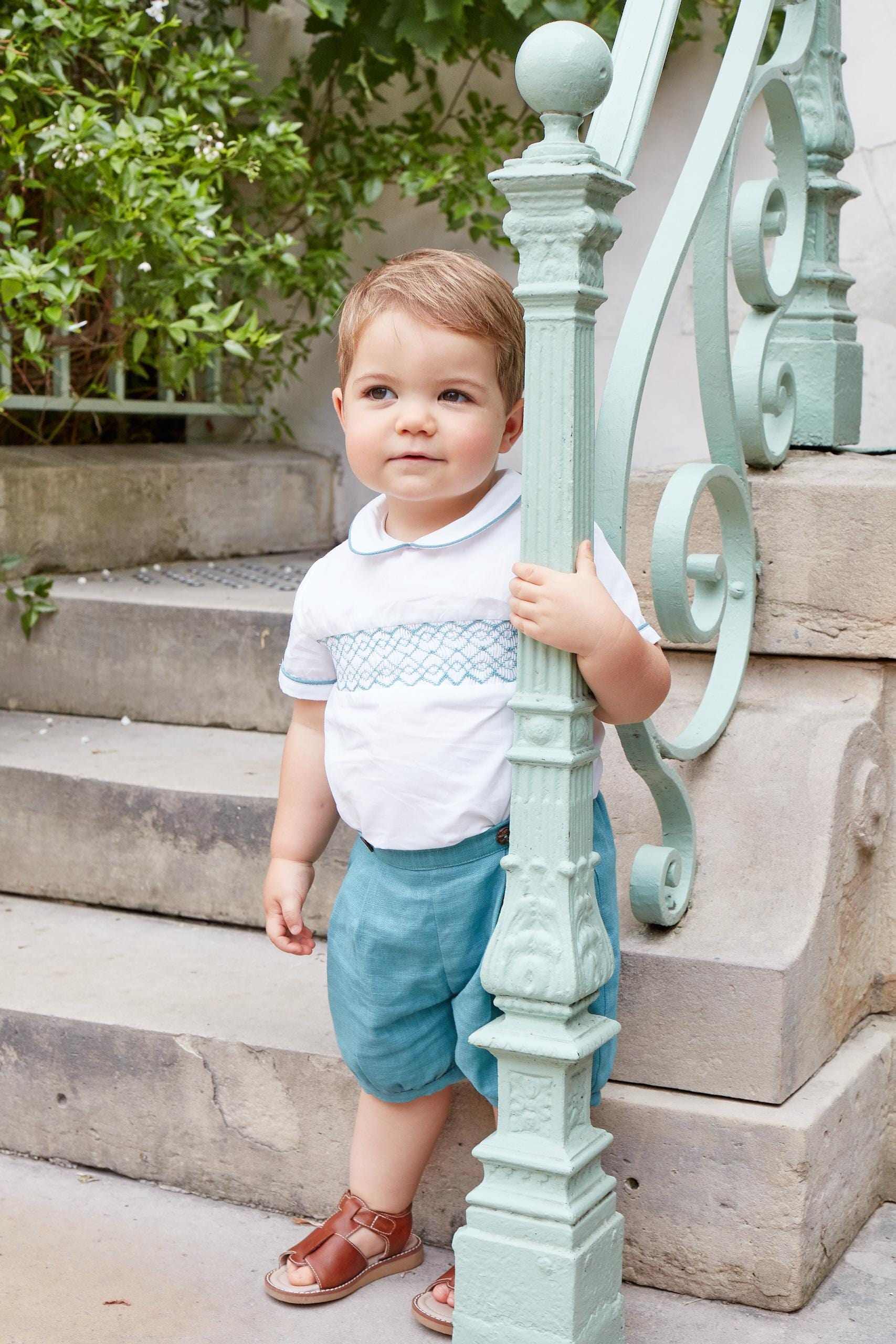 Barnabé, baby boy set made up of a white smocked shirt with peterpan collar and a bloomer, in Teal Linen