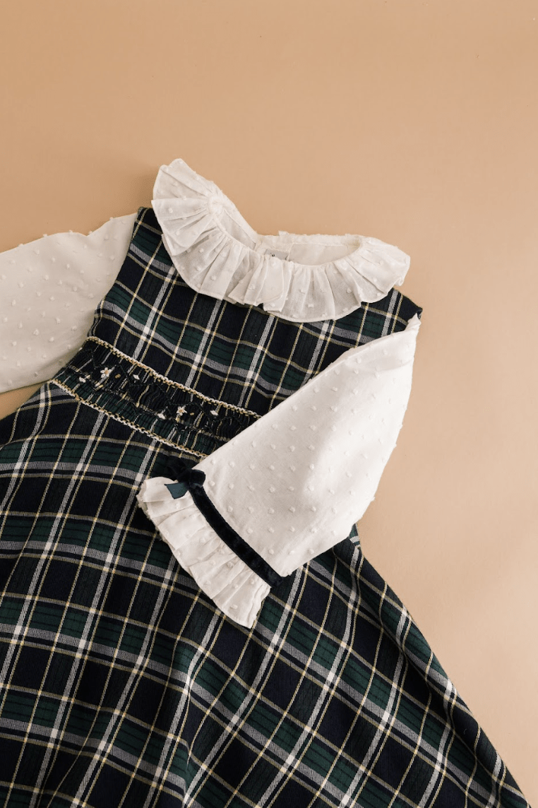 Carmine, robe à smocks en tartan bleu et vert