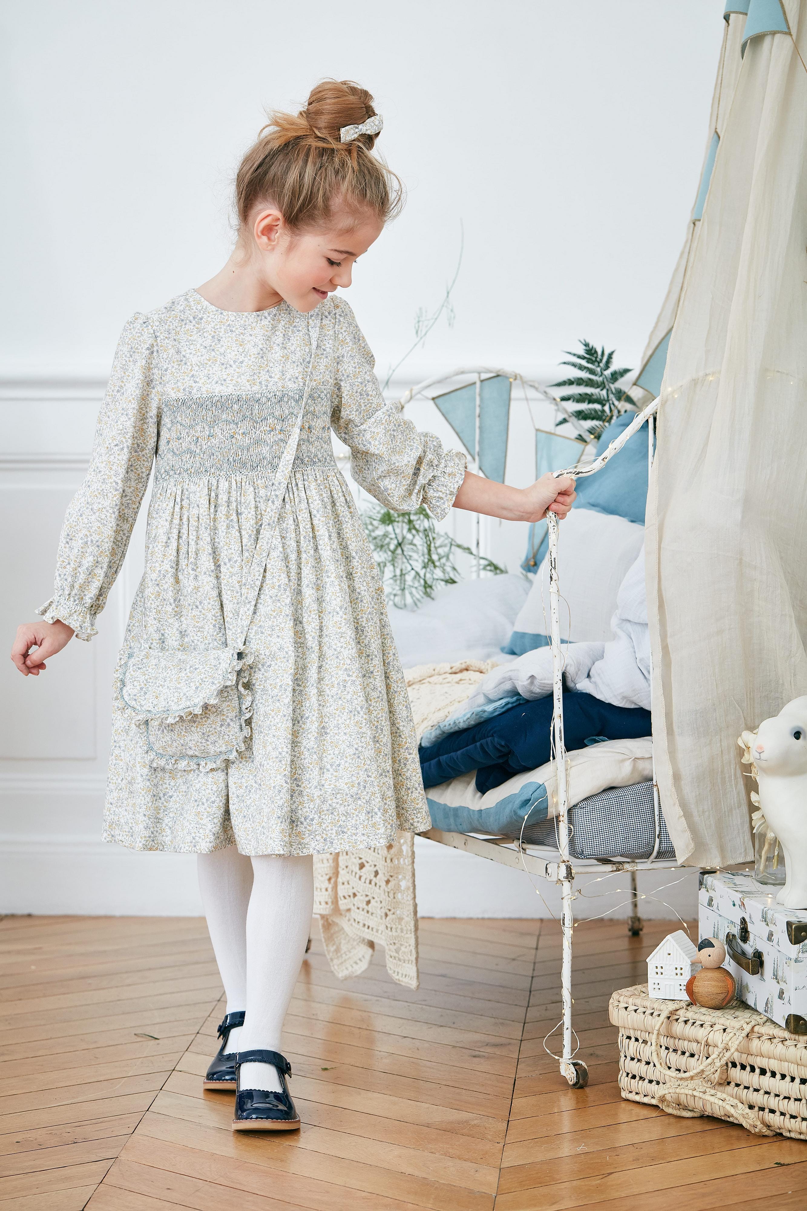 Harchel, Robe à manches longues, encolure ronde, taille smockée, en imprimé fleuri bleu ciel/moutarde - Harchel, Long-sleeved dress, round neckline, smocked waist, in Sky blue/mustard floral print