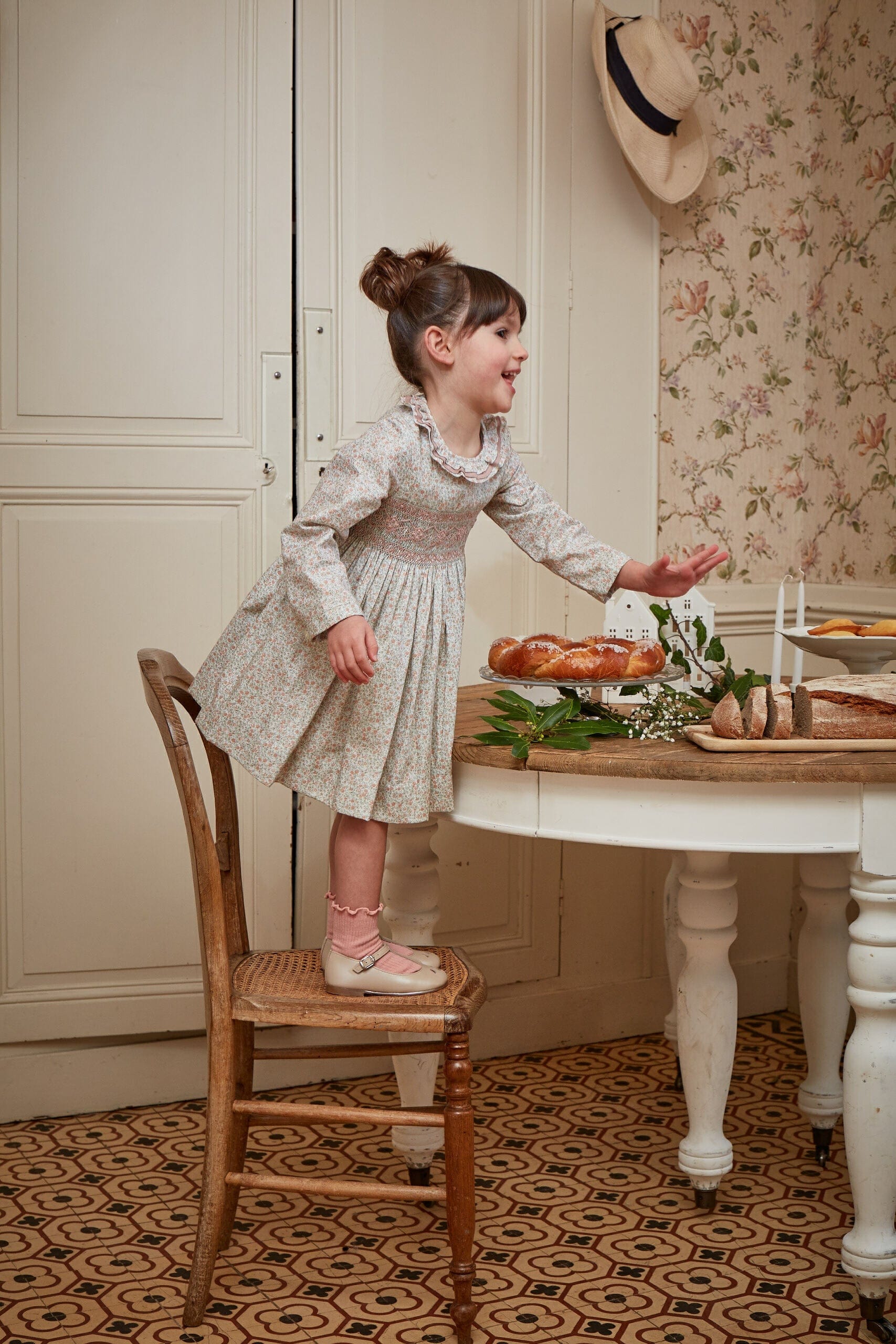 Hars, robe à smocks, rose vif et imprimé thé