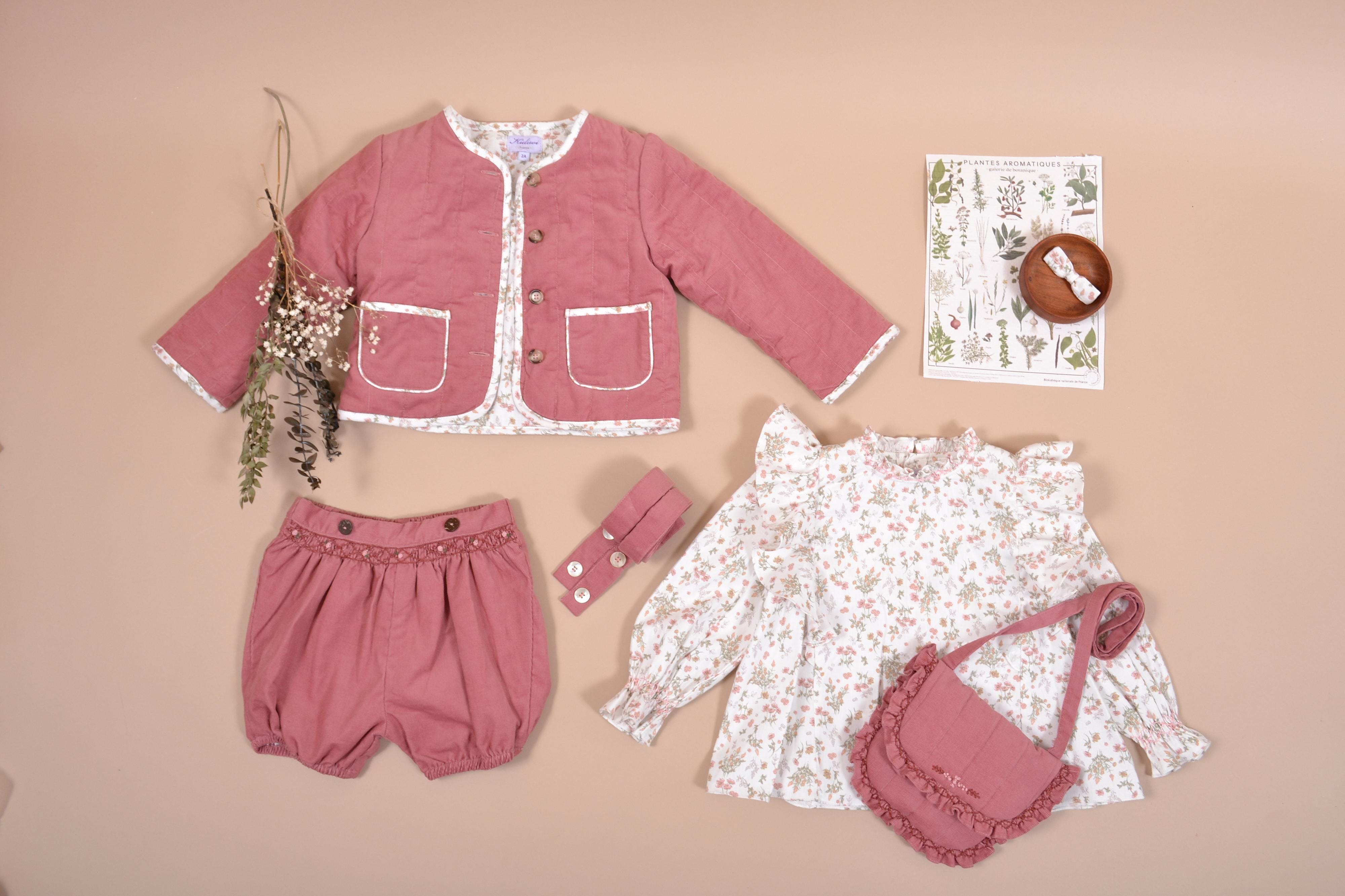 Jackie, Bloomer bébé, taille smockée et bretelles amovibles, en velours côtelé rose Marsala - Jackie, Baby bloomer, smocked waist and removable straps, in Marsala rose corduroy