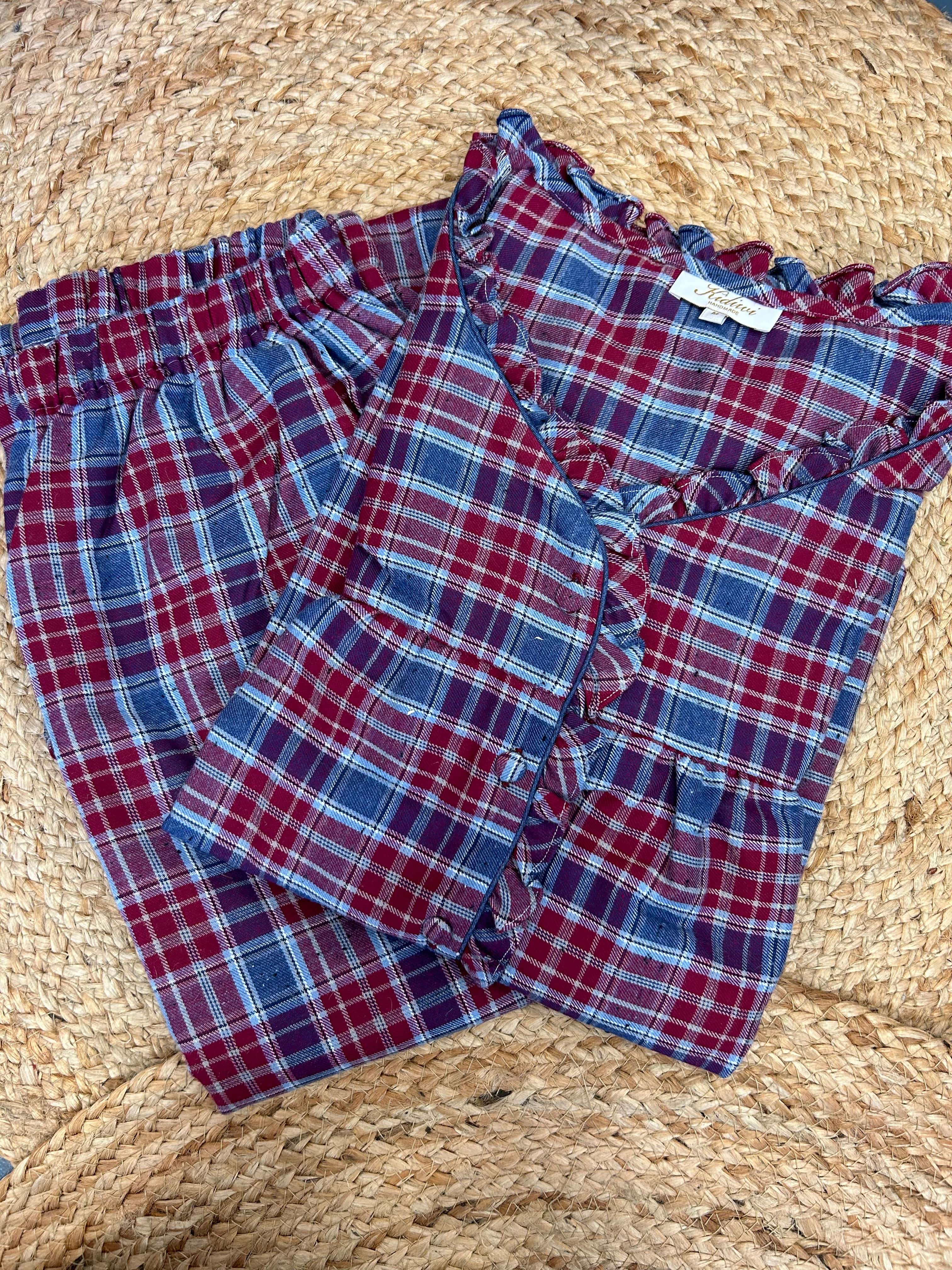 Madelon Women, pyjamas with ruffled collar, in Red tartan