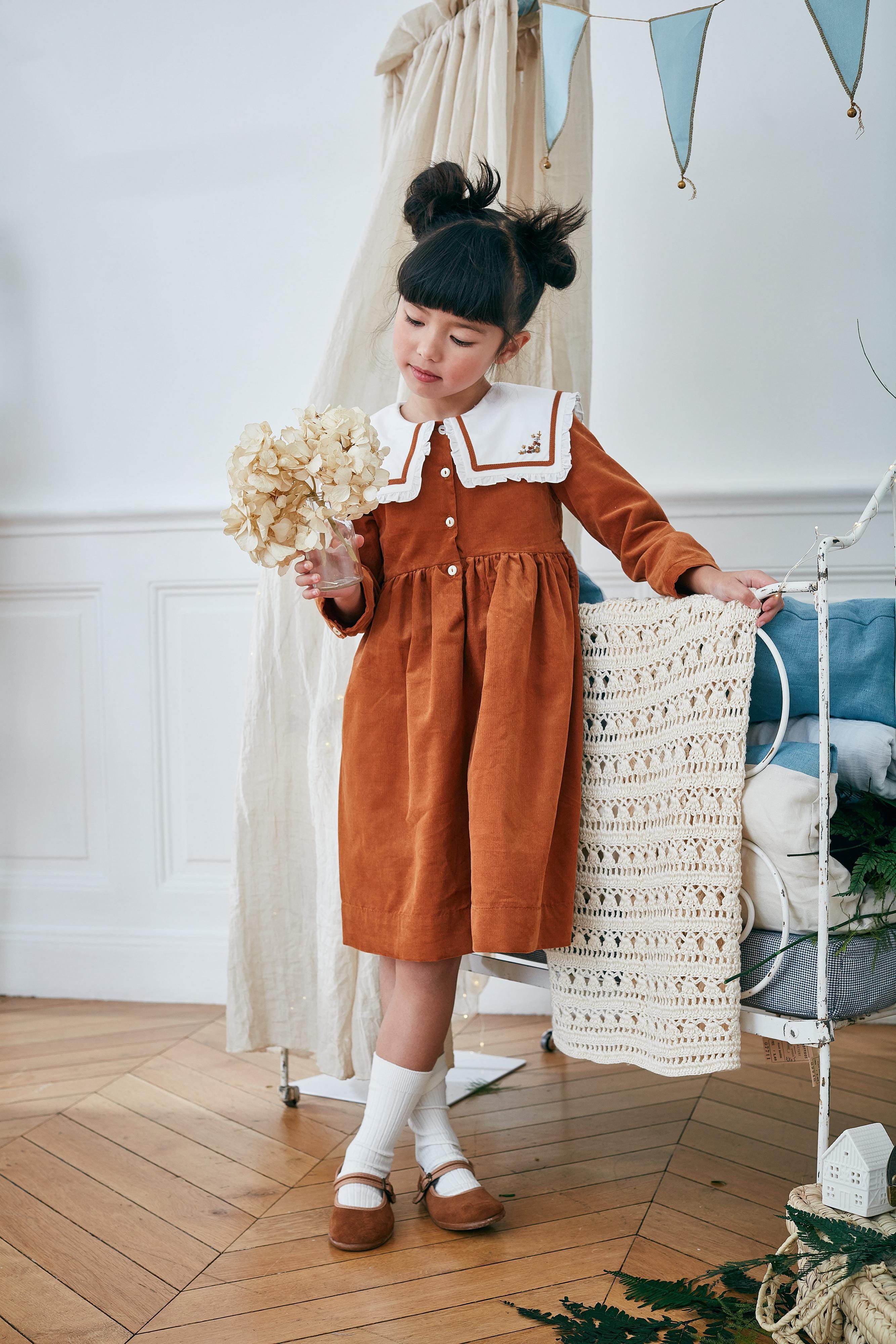 Robe Paola, col marin volanté avec broderie devant et dos, ouverture devant, en velours côtelé Cannelle - Paola Dress, ruffled sailor collar with  embroidery on the front and back, front opening, in Cinnamon corduroy