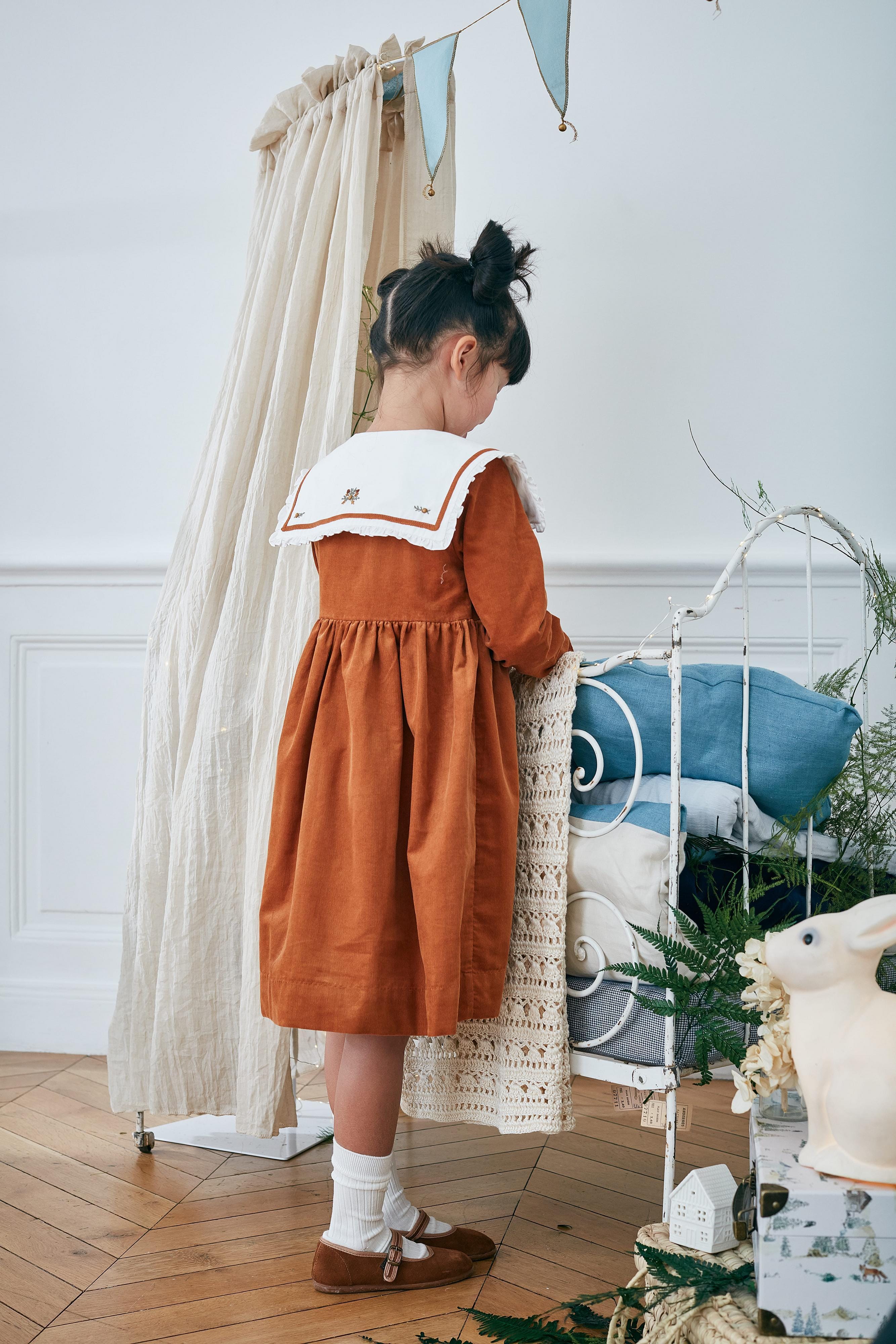 Robe Paola, col marin volanté avec broderie devant et dos, ouverture devant, en velours côtelé Cannelle - Paola Dress, ruffled sailor collar with  embroidery on the front and back, front opening, in Cinnamon corduroy