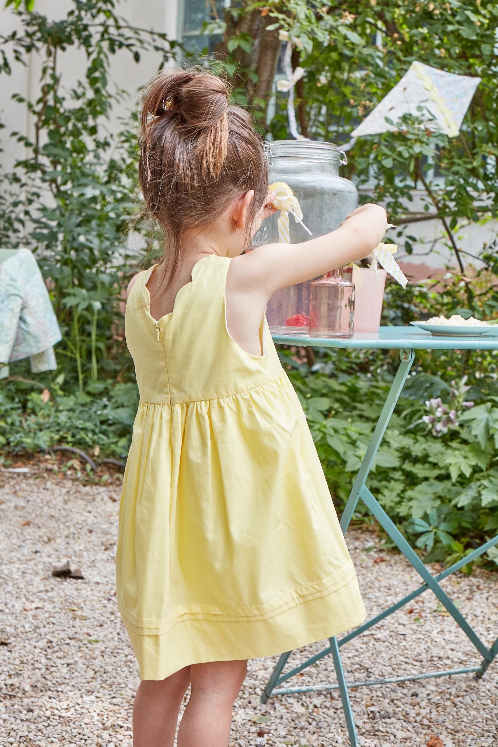 Serena, pinafore dress with scalloped front and back neckline, small pleats at the bottom, in Yellow poplin TU027 - Yellow poplin