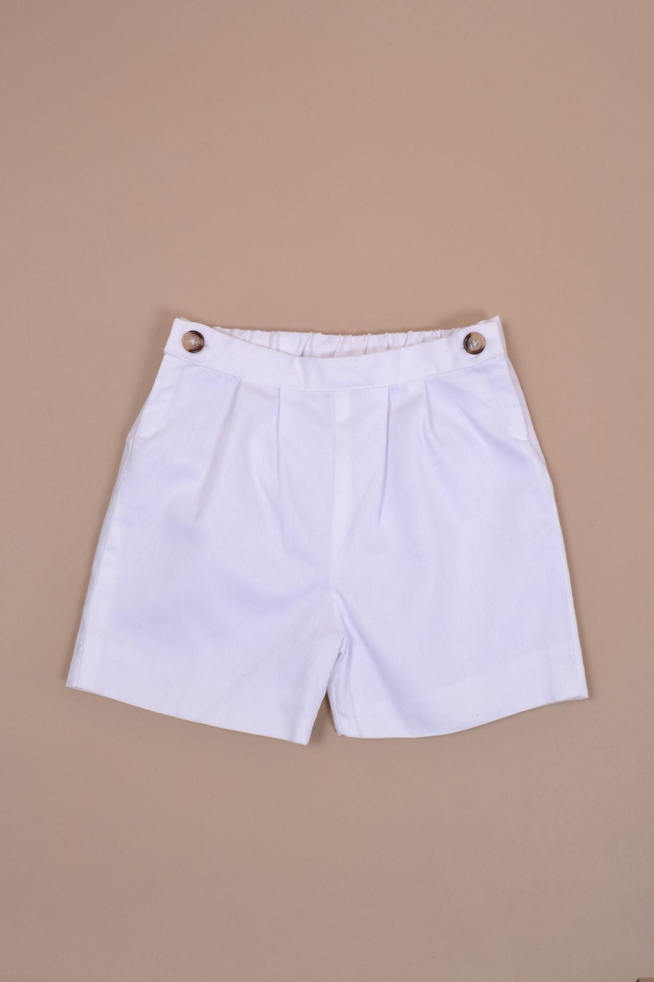 Achilea, short à pinces, 2 boutons en corozzo sur le devant, en piqué de coton blanc - pleated shorts, 2 corozzo buttons on the front, in white cotton piqué