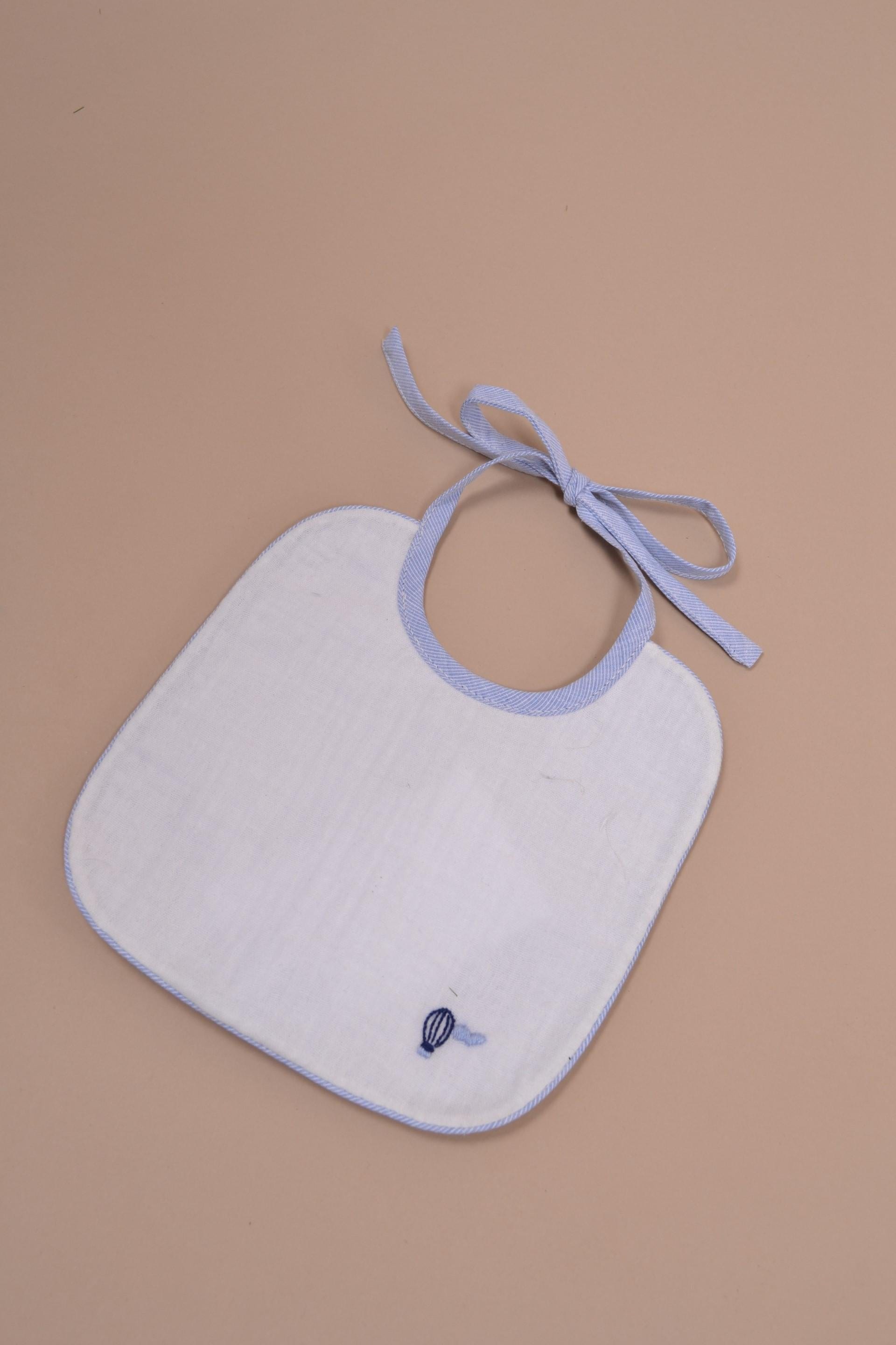 Bavoir, Bavoir brodé montglolfière, liseret en rayures bleues et blanches - Hand-embroidered bib of an air baloom, piping in blue stripes