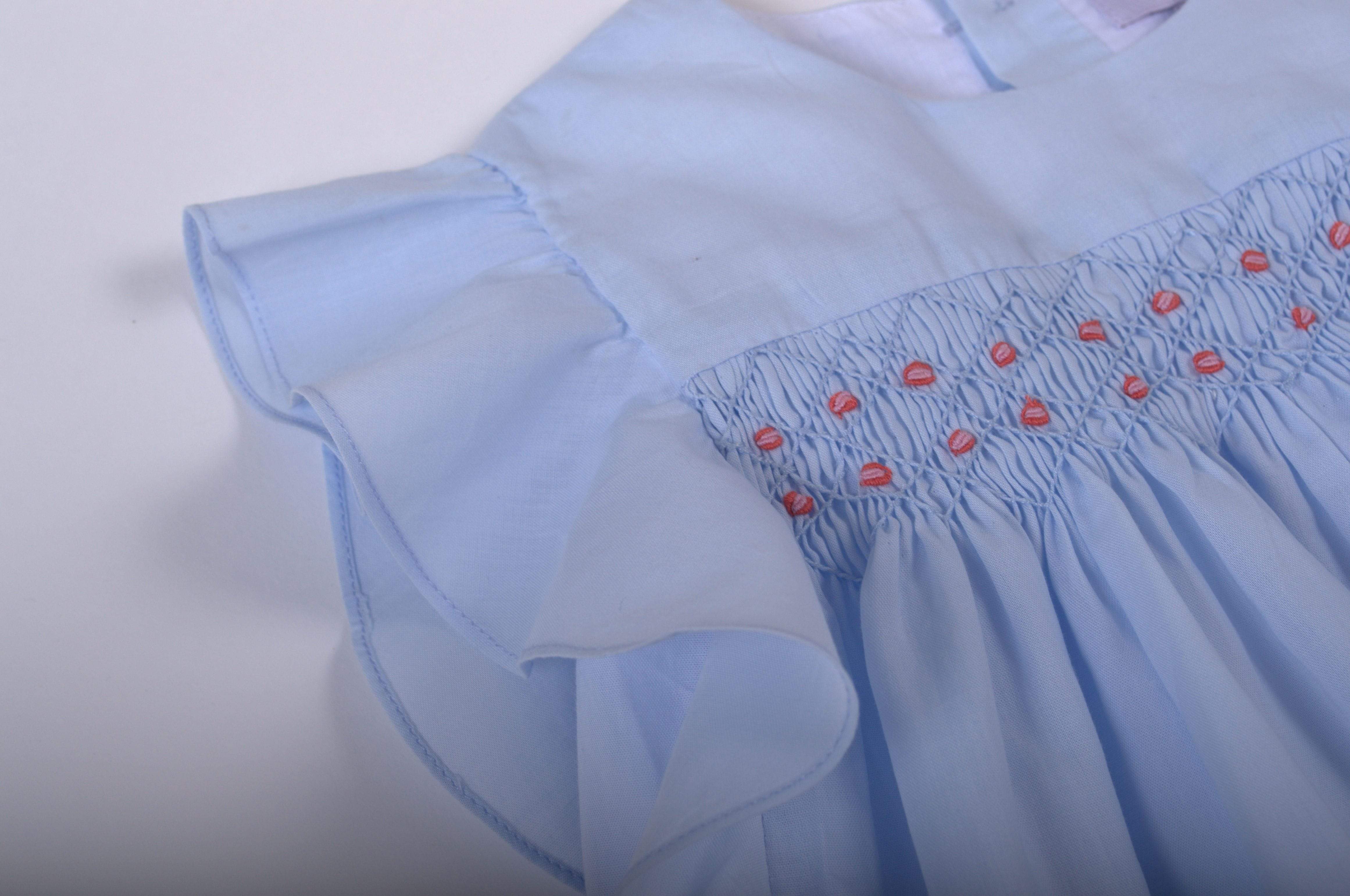 Blouse smockée bleu ciel