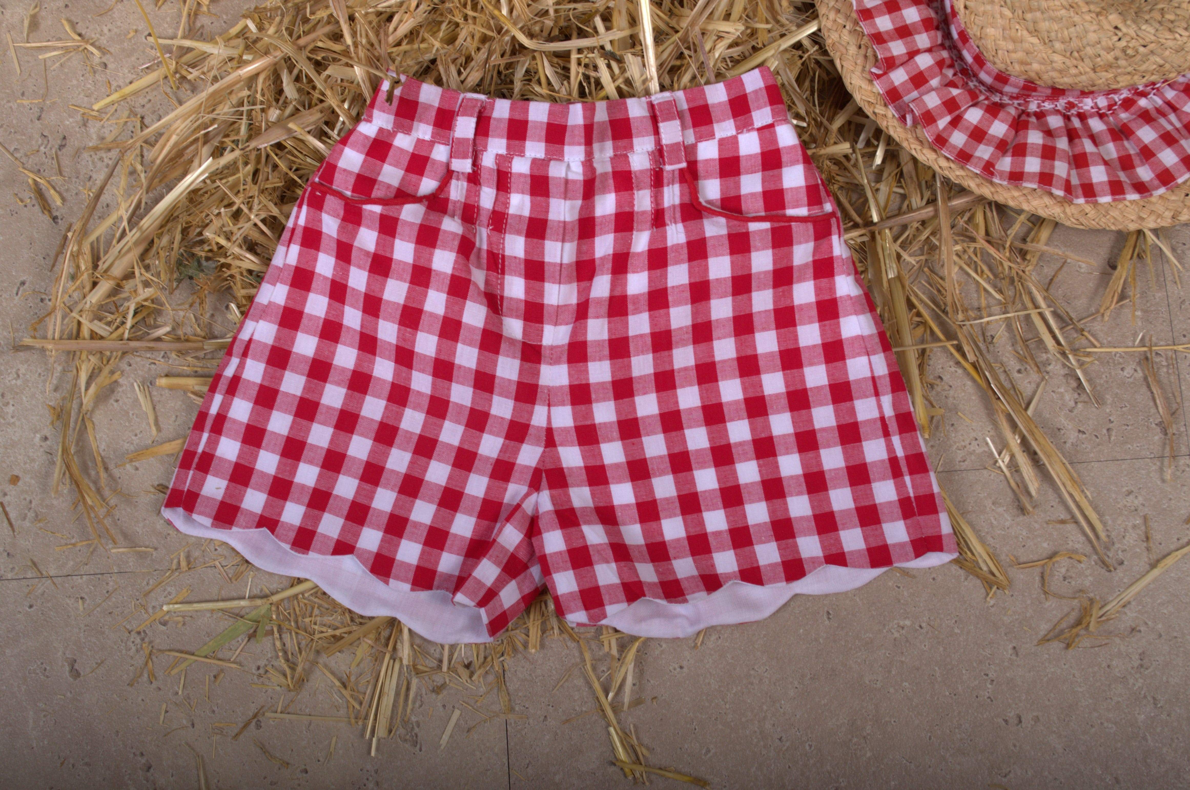 Short festonné en vichy rouge